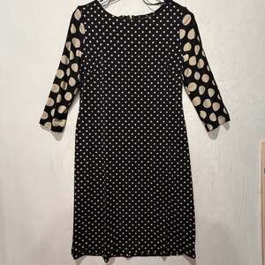 Gabby Skye Women's Black and Cream Polka Dot 3/4 Sleeve Dress